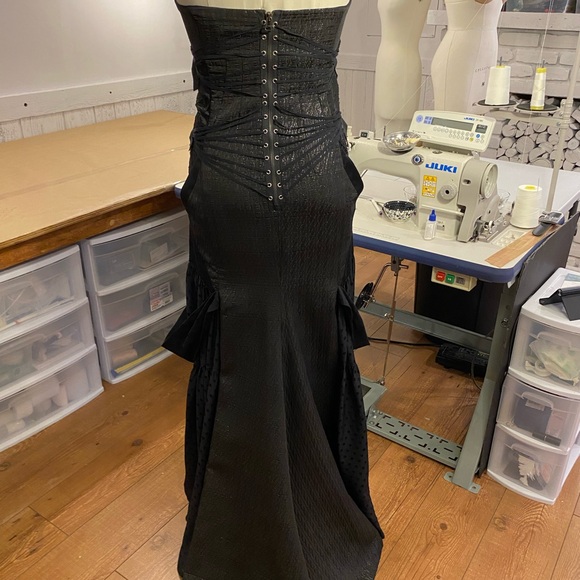 BCBG runway dress. Black - Picture 5 of 11